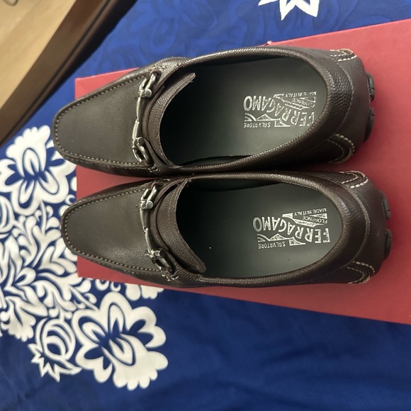 I am selling my used Salvatore Ferragamo loafers size 8 - Picture 4 of 5